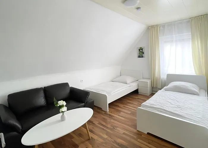 Cozy Workers In Daire *